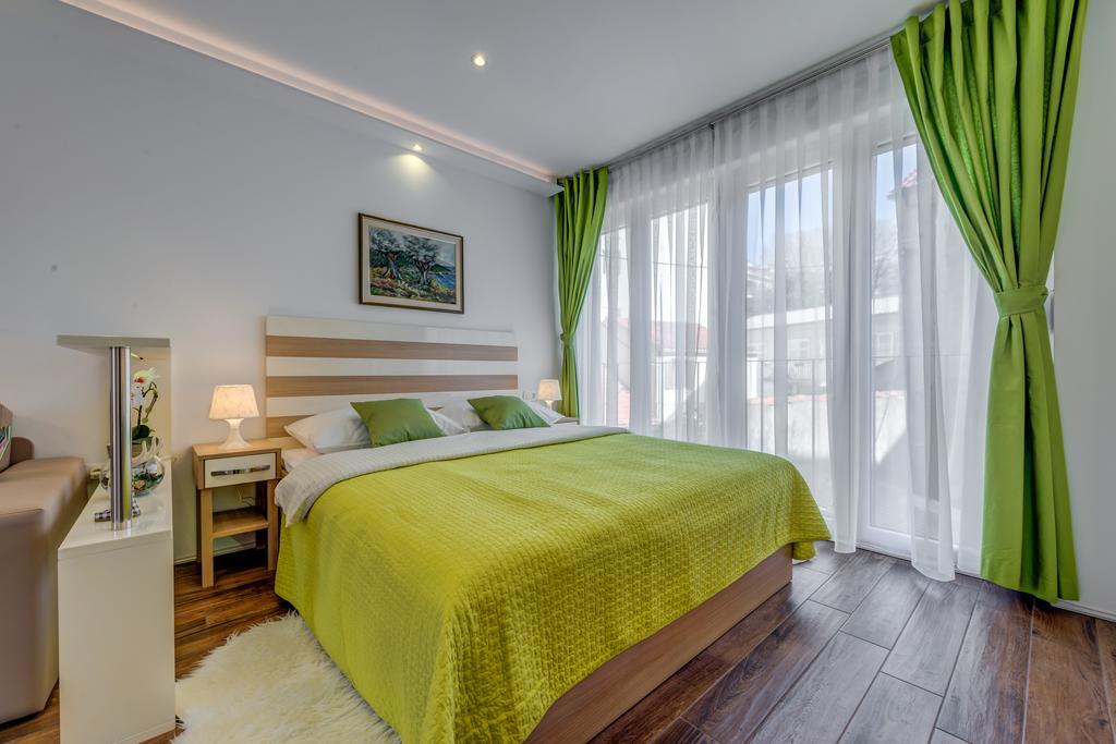 Room&Studio Apartment Just Enjoy Сплит Екстериор снимка