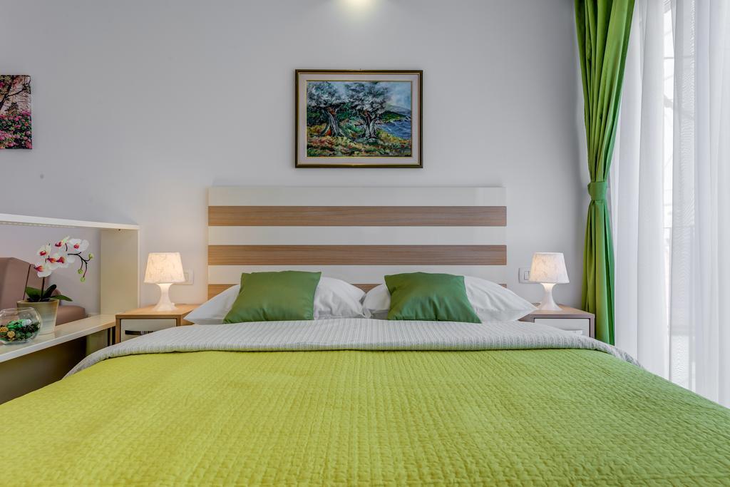 Room&Studio Apartment Just Enjoy Сплит Екстериор снимка