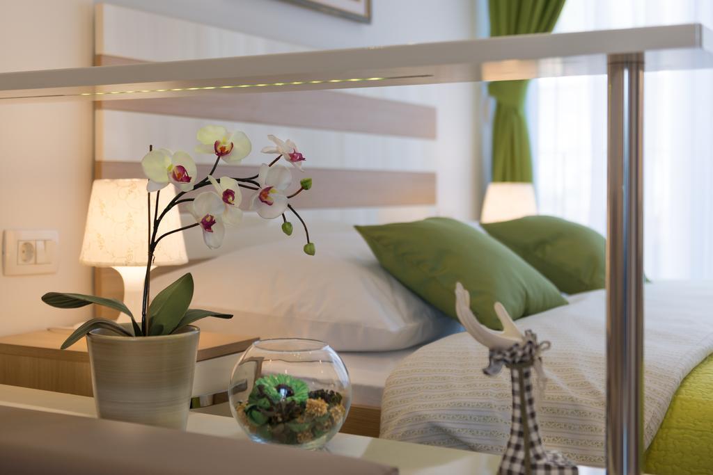 Room&Studio Apartment Just Enjoy Сплит Екстериор снимка